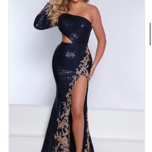 Beautiful Navy and Rose gold prom dress. Only worn for 3 hours . No alterations